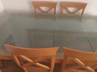2 mesas y 6 sillas. Escucho ofertas