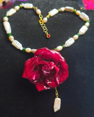 Collar y pendientes flor rosa roja