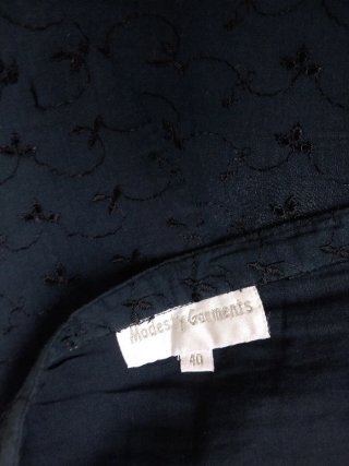 Falda negra bordada floral