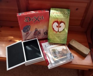 Lote de juegos y libros