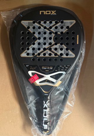 Pala de pádel NOX AT10 18k 2026