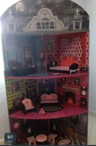 Casa de muñecas estilo gótico