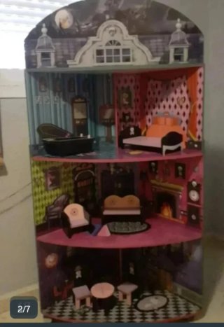 Casa de muñecas estilo gótico