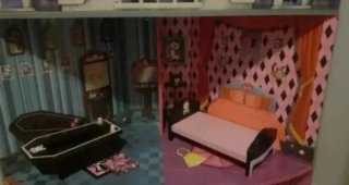 Casa de muñecas estilo gótico