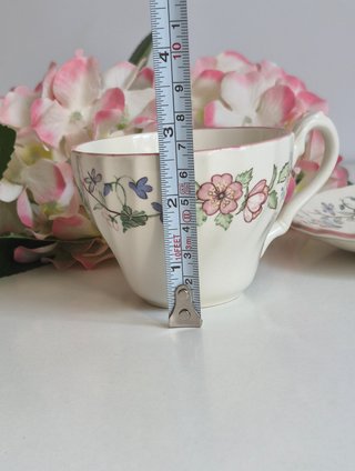 Taza y platillo vajilla inglesa floral
