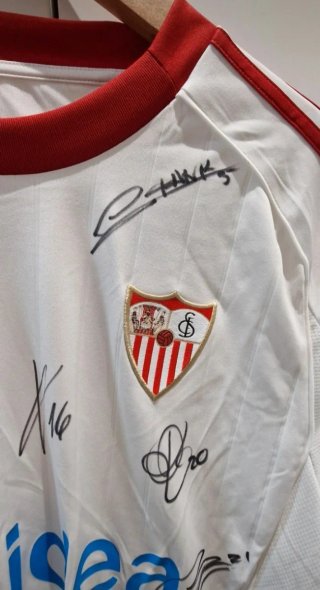 Camiseta Oficial Sevilla FC Firmada  25/26