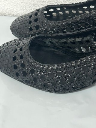 Sandalias Carmela Talla 40 Negras Tejidas