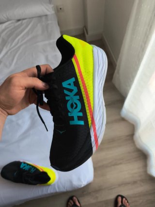 Zapatillas Hoka Negras y Amarillas