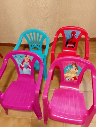 Silla infantil de plástico