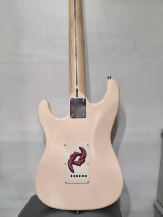 HALESTORM GUITARRA FIRMADA POR TODA LA BANDA