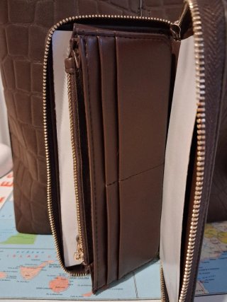 Bolso y cartera efecto piel cocodrilo