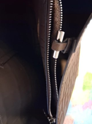 Bolso y cartera efecto piel cocodrilo