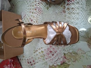 Sandalias Marypaz doradas tacón talla 39