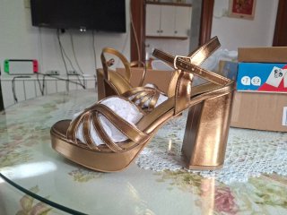 Sandalias Marypaz doradas tacón talla 39