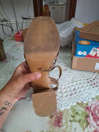 Sandalias Marypaz doradas tacón talla 39