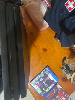 Consola PS4 Pro 1TB + 2 Juegos
