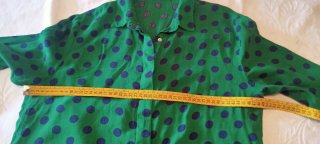 Blusa verde topos azul talla M