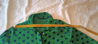 Blusa verde topos azul talla M