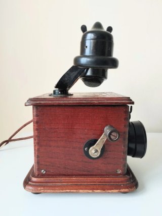 Teléfono antiguo madera 1910