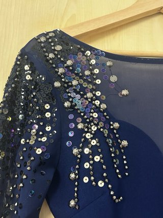Vestido fiesta azul con pedrería