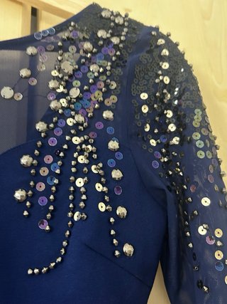 Vestido fiesta azul con pedrería