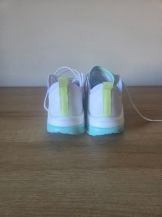 Zapatillas Adidas Blancas y Turquesa