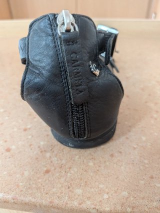 Sandalias negras con hebillas