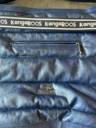 Bolso KangaROOS azul acolchado