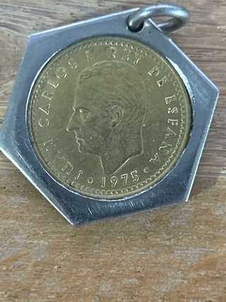 Llaveros de monedas hexagonales