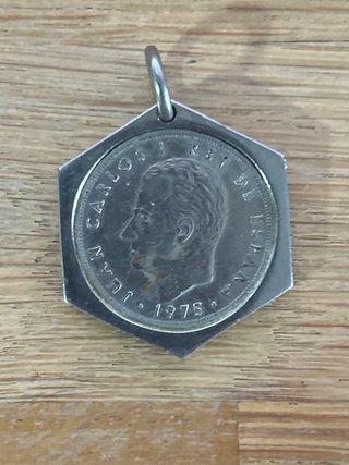 Llaveros de monedas hexagonales