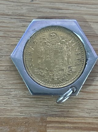 Llaveros de monedas hexagonales