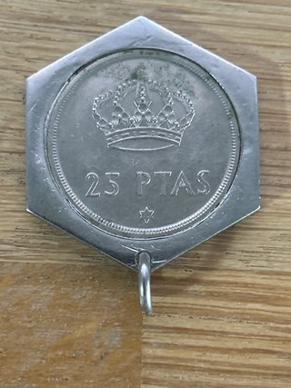 Llaveros de monedas hexagonales