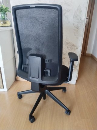 Sillón de oficina negro