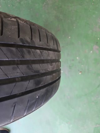 Neumático Bridgestone 225/50 R18