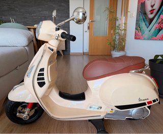 Vespa Eléctrica Infantil Beige