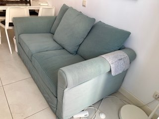 Sofá Ikea 1,60x0,90 Verde Menta esta en Madrid