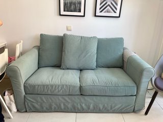 Sofá Ikea 1,60x0,90 Verde Menta esta en Madrid