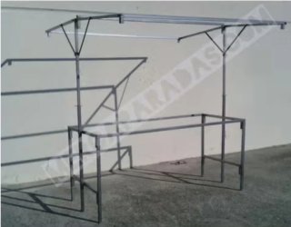 Parada o puesto de mercadillo de hierro