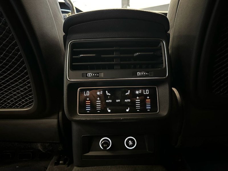 Audi Q8 2019, foto 17
