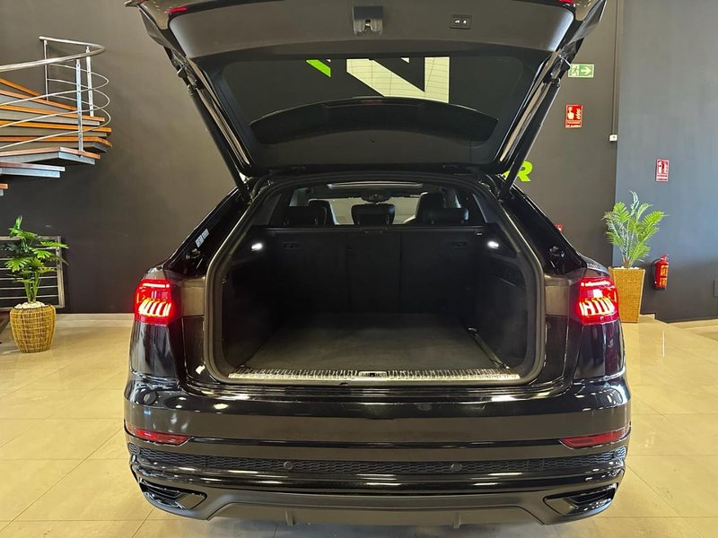 Audi Q8 2019, foto 21