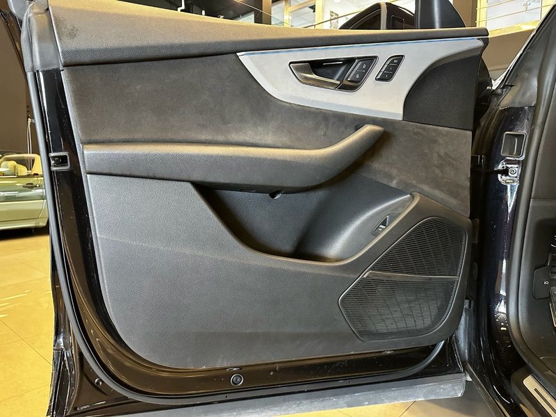 Audi Q8 2019, foto 25