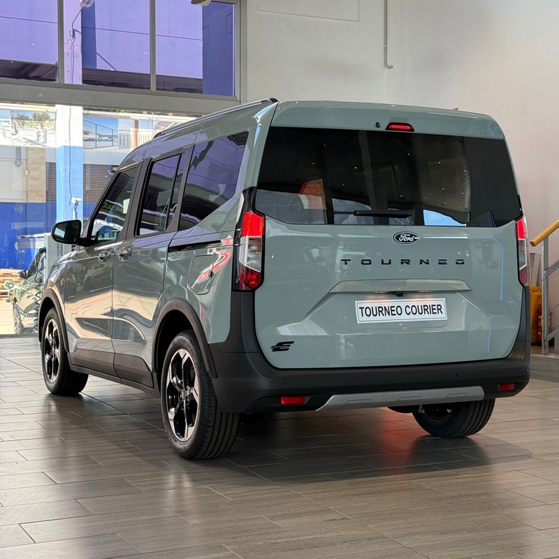 Ford Transit Courier 2026, foto 2