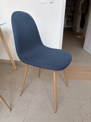 Mesa y 4 Sillas Comedor