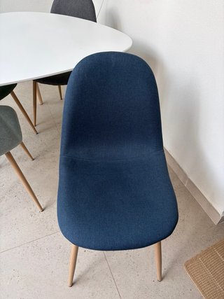 Mesa y 4 Sillas Comedor