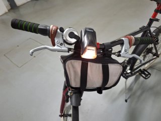 Bicicleta Negra con Accesorios