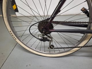Bicicleta Negra con Accesorios