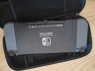 Nintendo Switch + Mario Kart 8 Deluxe y Odyssey