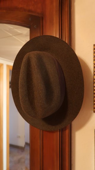 Mueble recibidor con espejo y perchero
