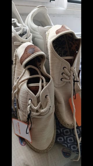 Zapatillas Beige y Blancas