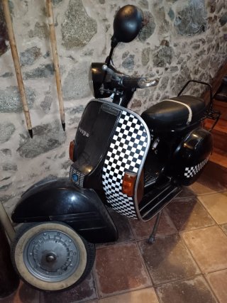 Vespa P200E 1984 Negra - 22076km
